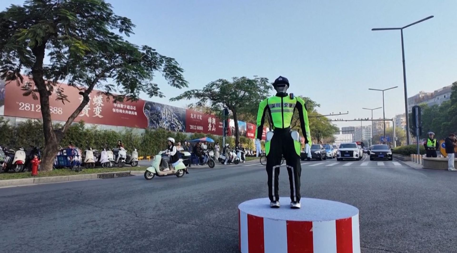 चीनमा चमत्कार गर्दै रोबोट ट्राफिक